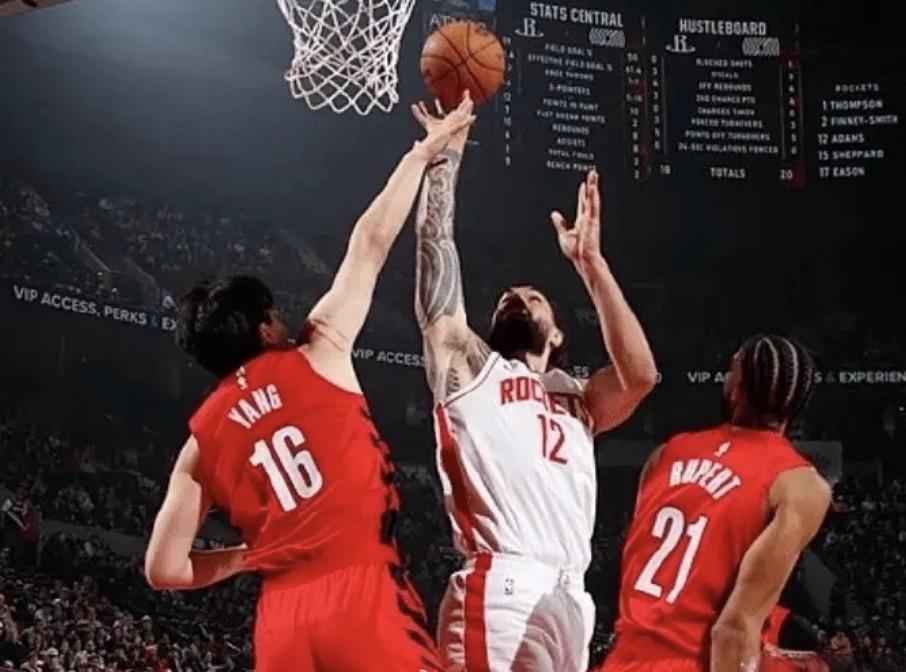 世界杯直播下载-杨瀚森谈与亚当斯对位：我哥实在太有劲，一只手推我就动不了了